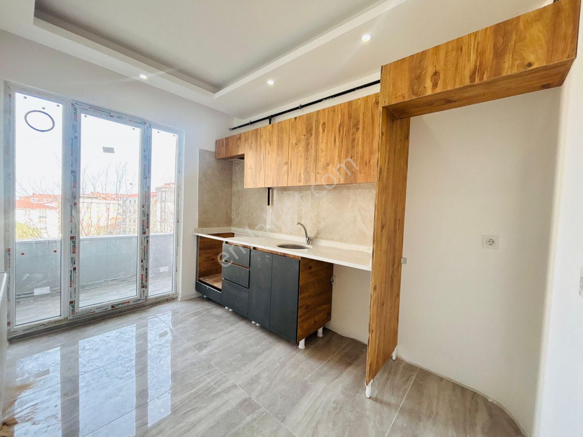 Güven'den Çerkezköy'de Merkezi Konumda Ara Kat Öncephe 2+1 Daire - Görsel 11