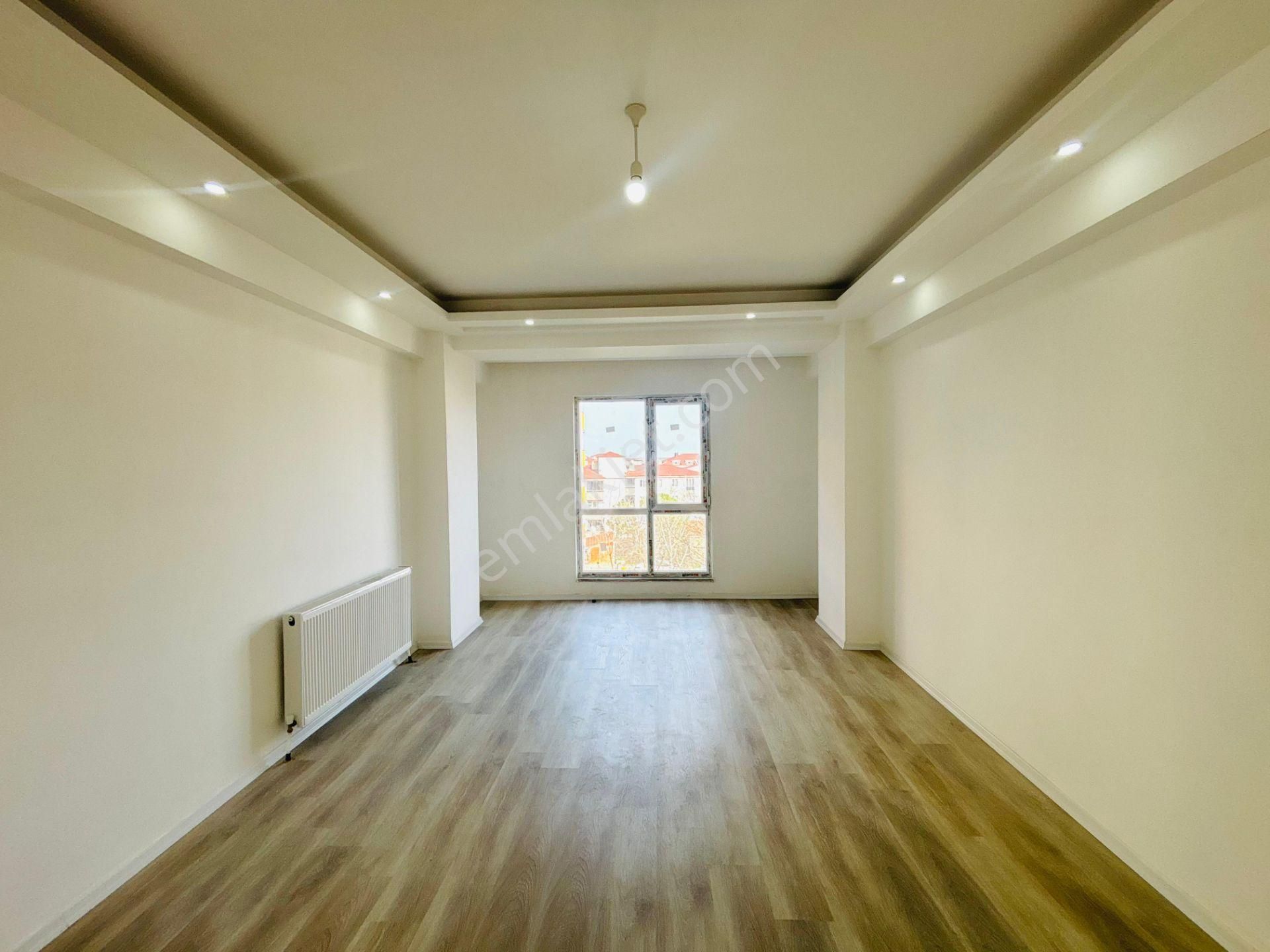 Güven'den Çerkezköy'de Merkezi Konumda Ara Kat Öncephe 2+1 Daire - Görsel 5