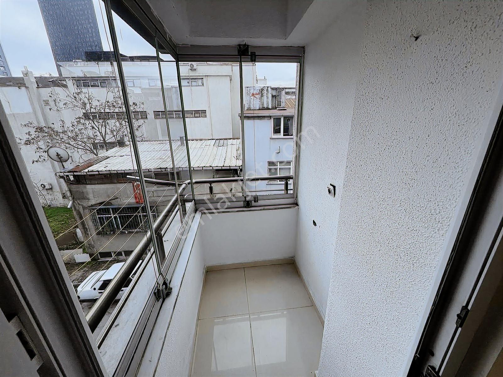 İkitelli M.akif'de 110m² Ebeveyn Banyolu 2+1 2.kat Arakat Daire - Görsel 12