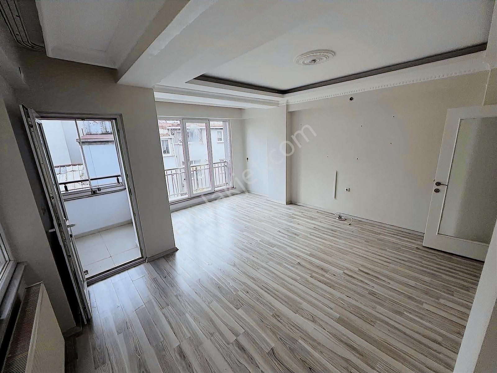 İkitelli M.akif'de 110m² Ebeveyn Banyolu 2+1 2.kat Arakat Daire - Görsel 8