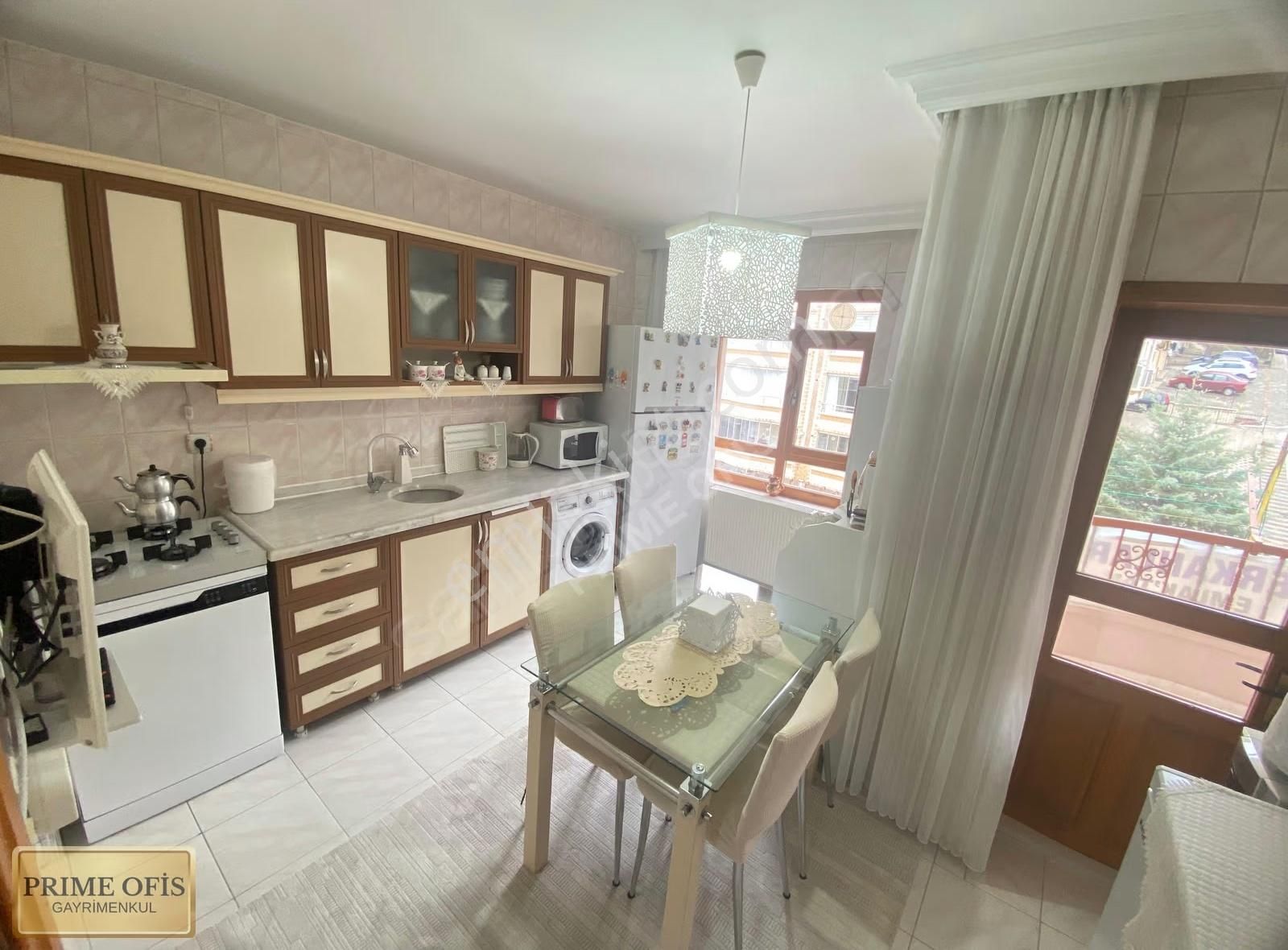 Ayvalıda Yapılı Kapalı Balkonlu Satılık 3+1 Prıme Ofıs'ten