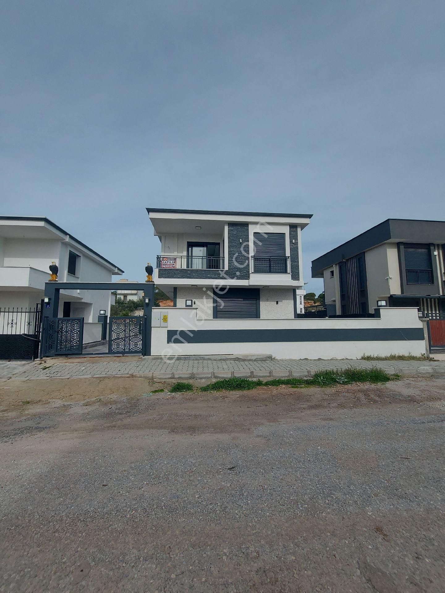 Plaja 400 Metre Mesafede Havuzlu Zemin Katta Yatak Odası