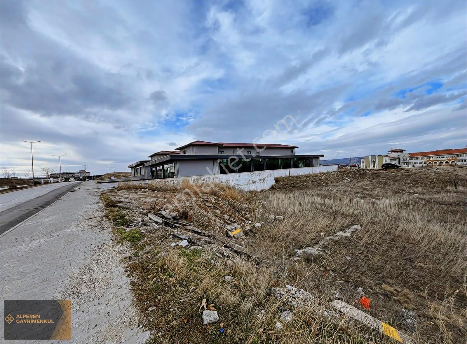 Alperen Gayrimenkul'den Yola Cephe Satılık Tek Tapu Arsa - Görsel 3