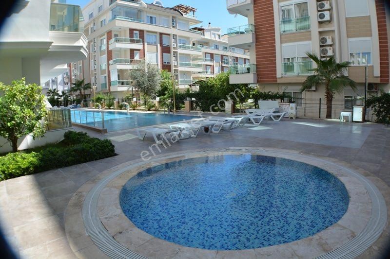 Antalya Konyaaltı Limanda Lüks Site İçi Katta 1+1 Full Eşyalı Kiralık Daire