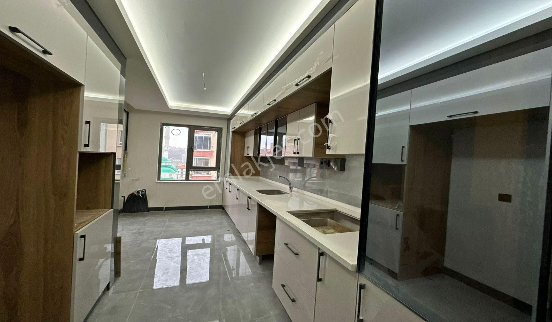 Kanunide Sıfır Binada Site Konseptinde Ara Katta 3+1 Geniş - Görsel 2