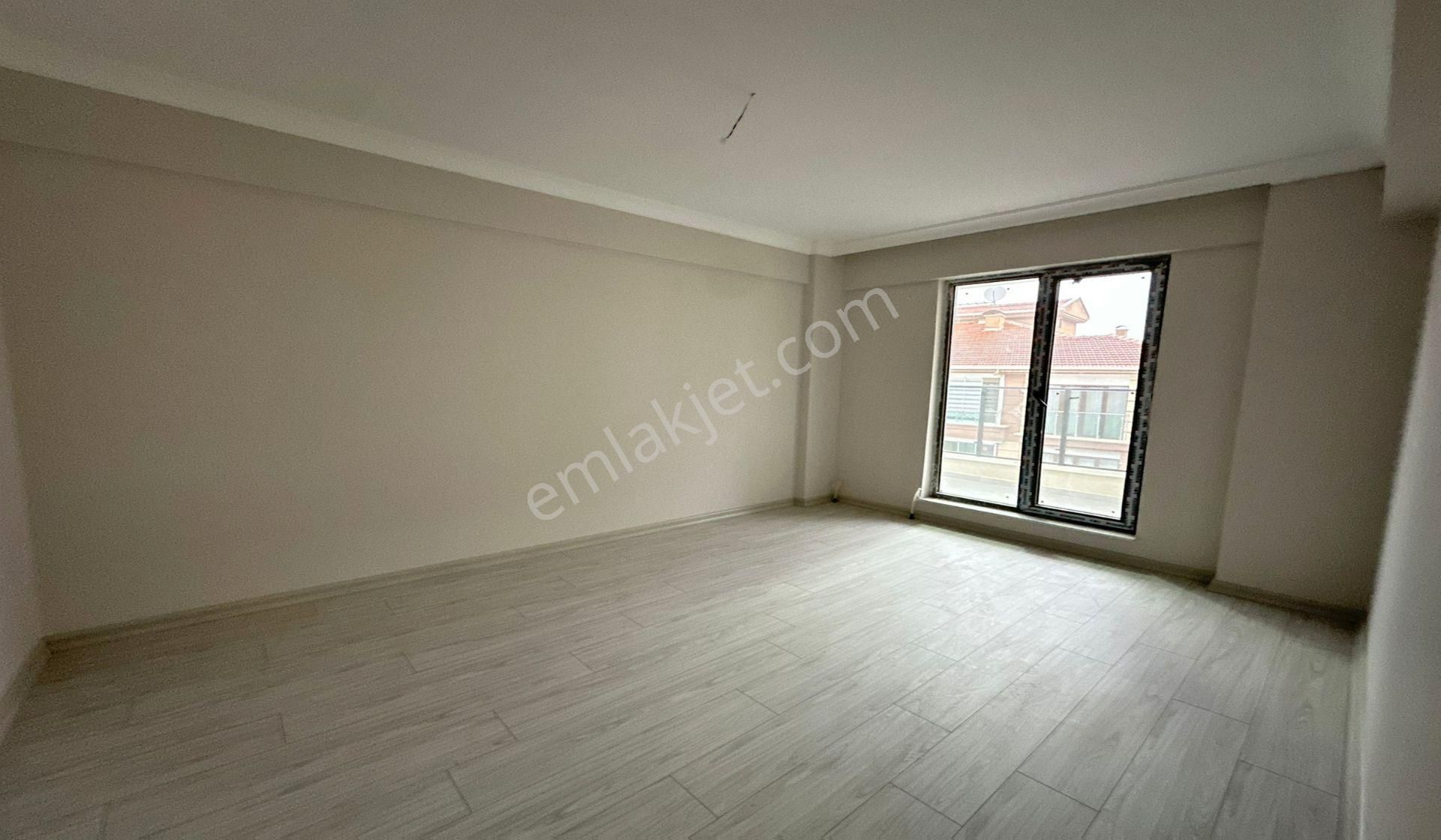 Kanunide Sıfır Binada Site Konseptinde Ara Katta 3+1 Geniş - Görsel 23