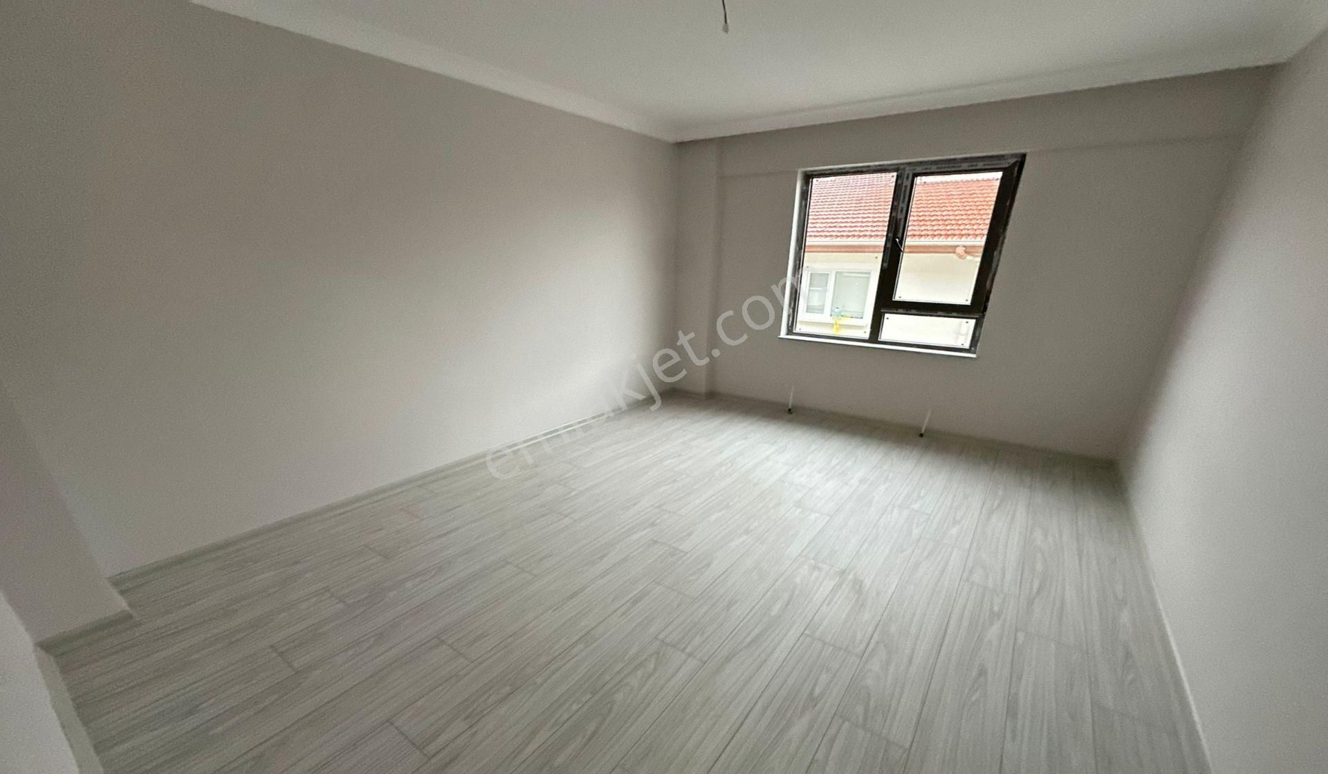 Kanunide Sıfır Binada Site Konseptinde Ara Katta 3+1 Geniş - Görsel 17