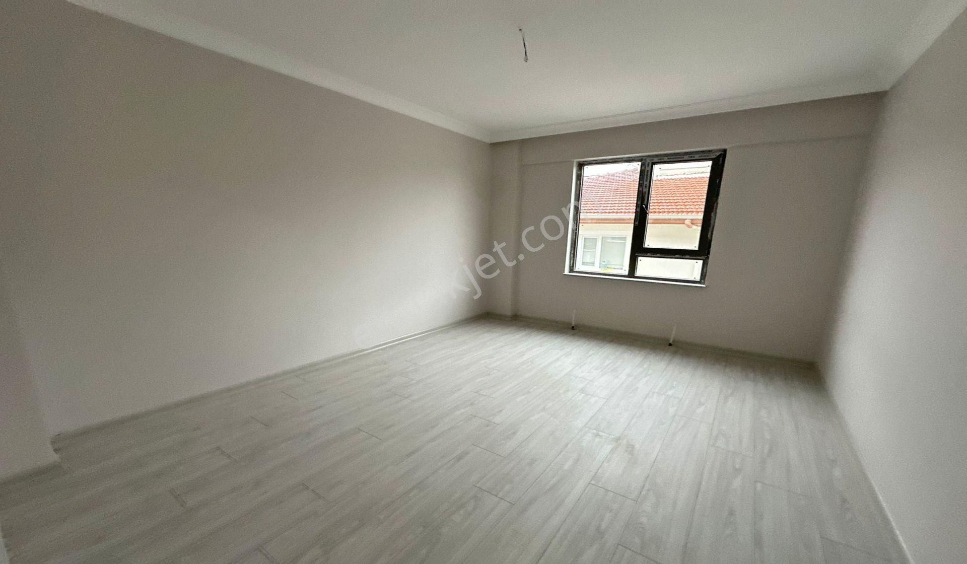 Kanunide Sıfır Binada Site Konseptinde Ara Katta 3+1 Geniş - Görsel 11