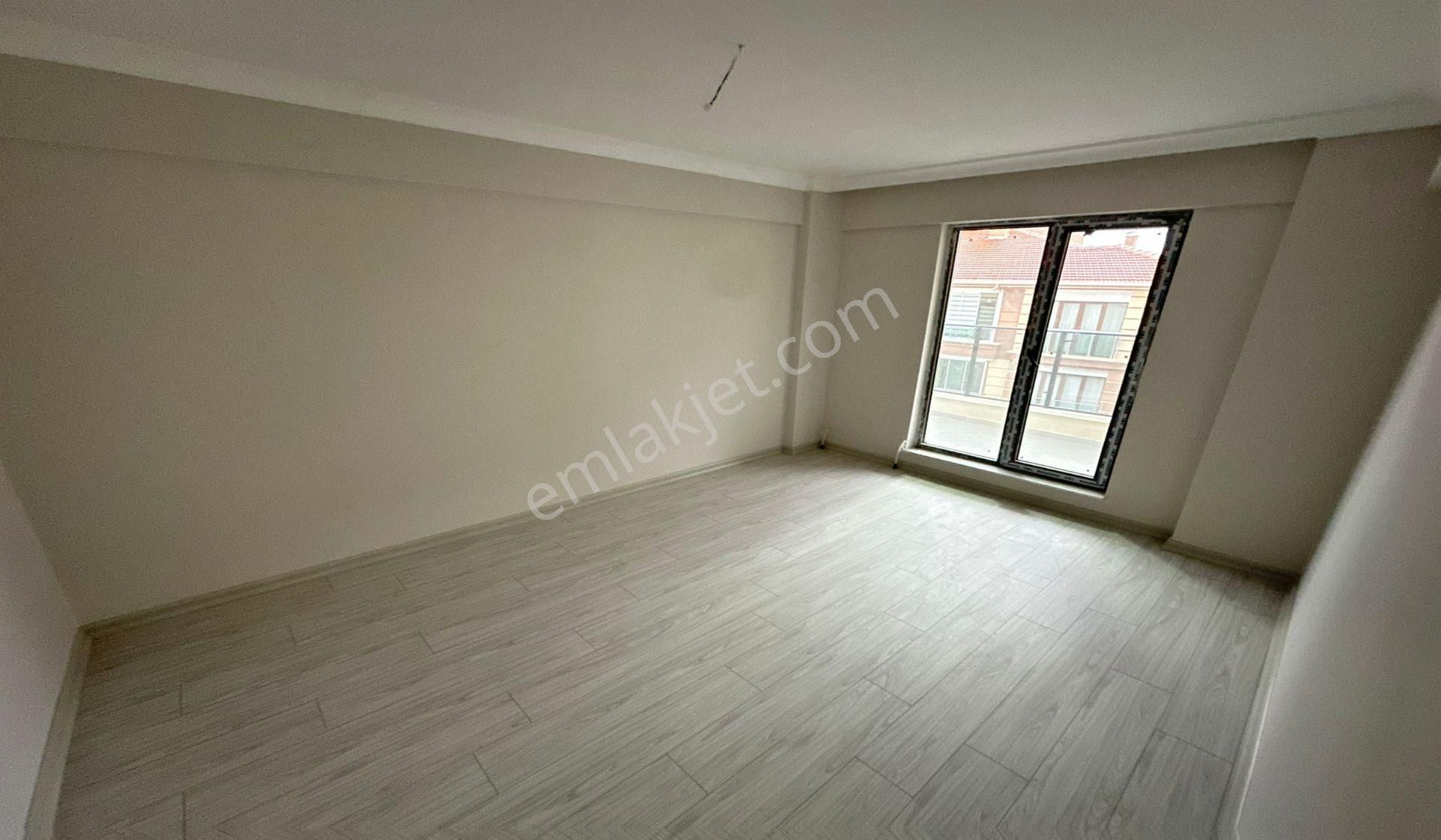 Kanunide Sıfır Binada Site Konseptinde Ara Katta 3+1 Geniş - Görsel 13