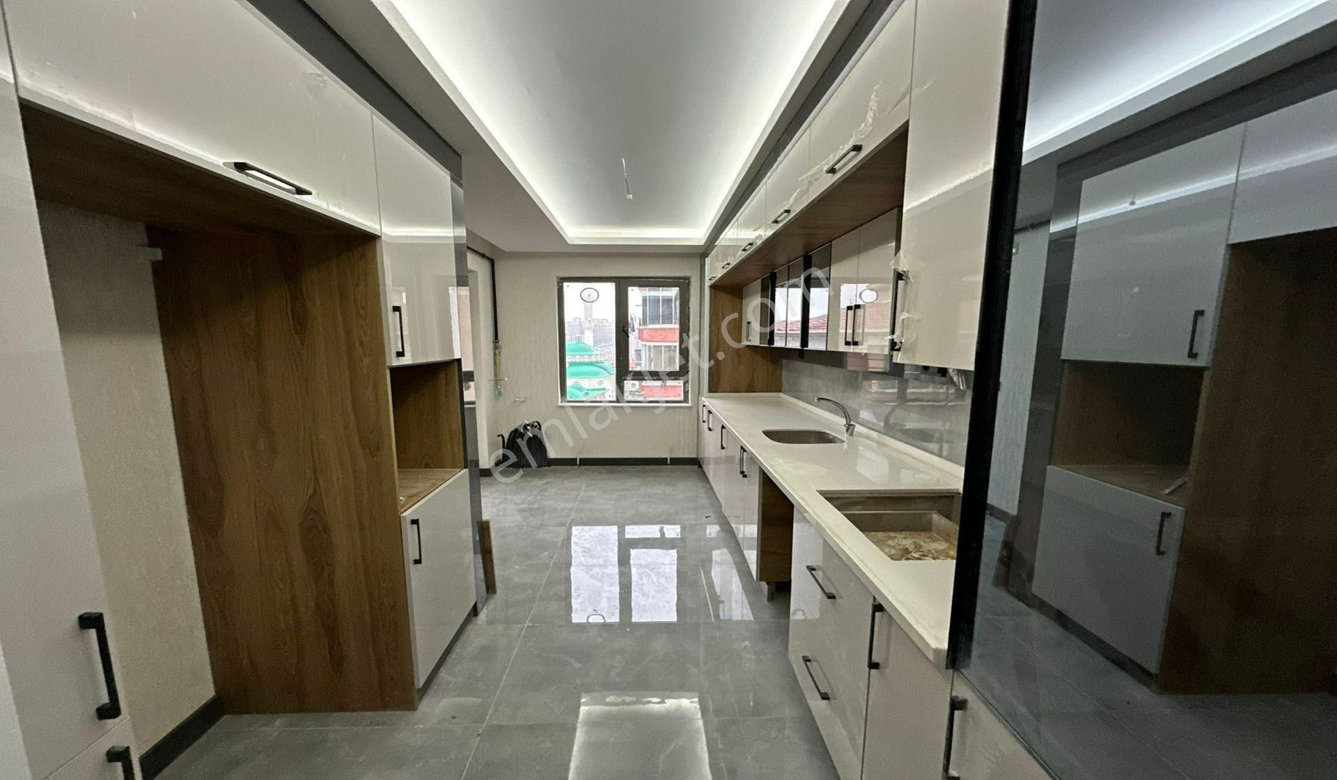 Kanunide Sıfır Binada Site Konseptinde Ara Katta 3+1 Geniş - Görsel 4