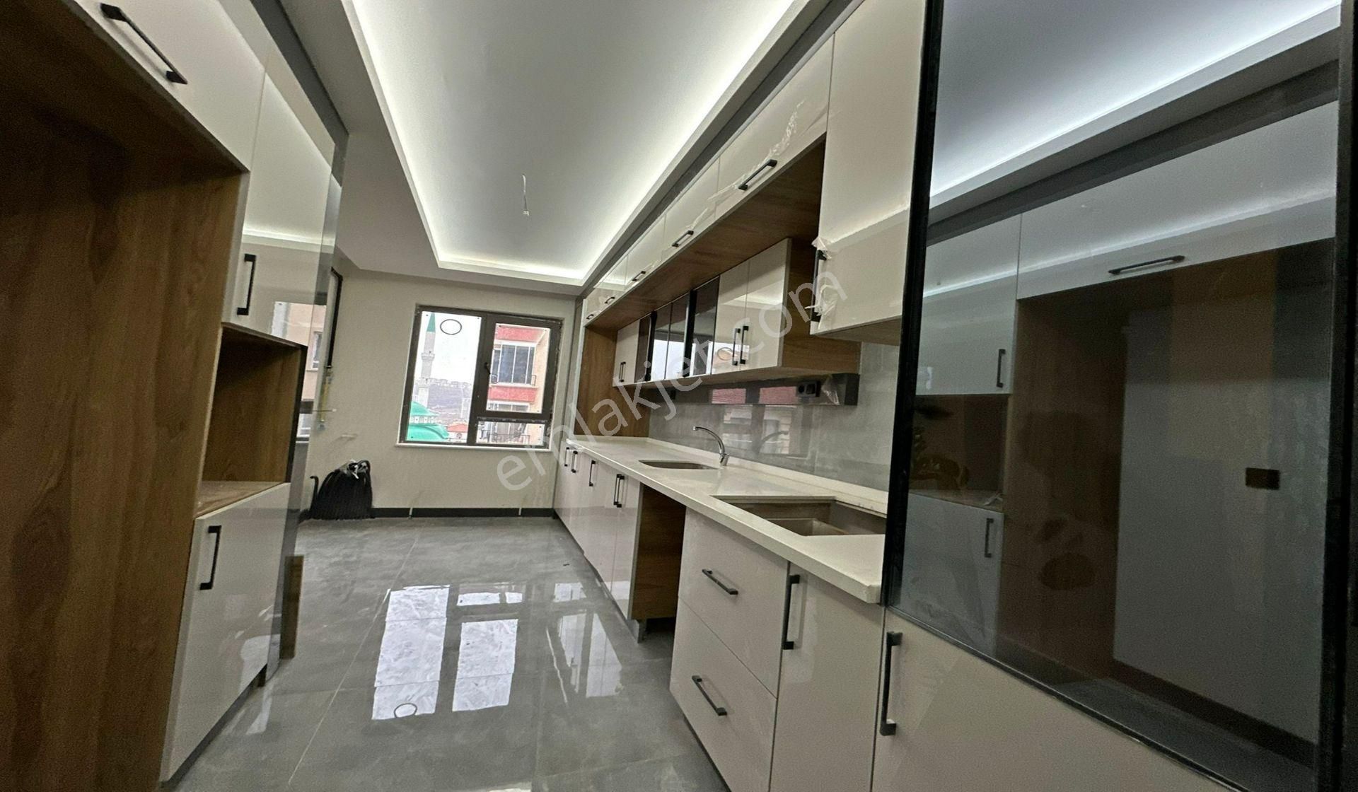 Kanunide Sıfır Binada Site Konseptinde Ara Katta 3+1 Geniş - Görsel 6