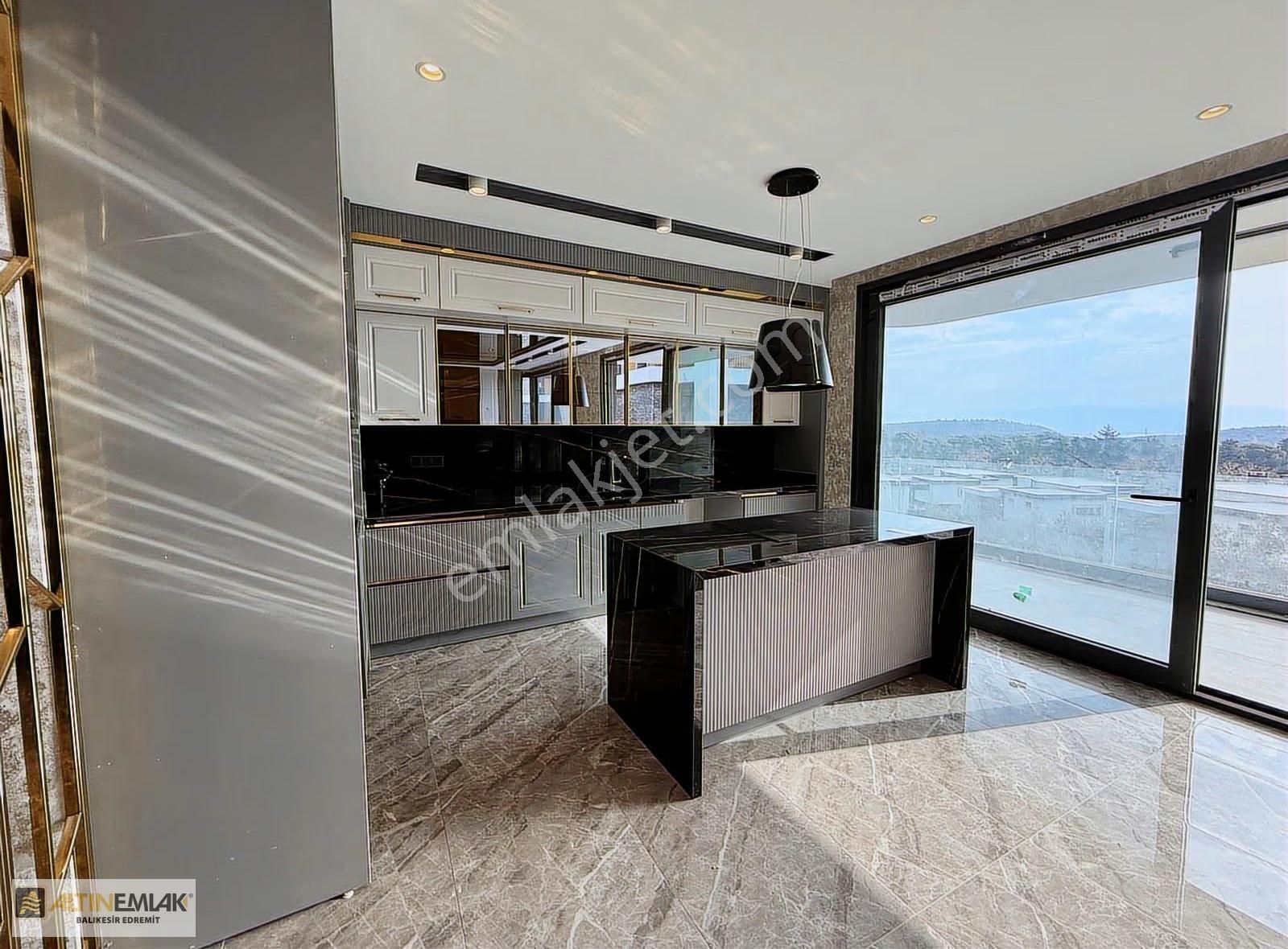 Özel Havuzlu Tam Bağımsız Deniz Ve Kazdağları Manzaralı Villa - Görsel 4