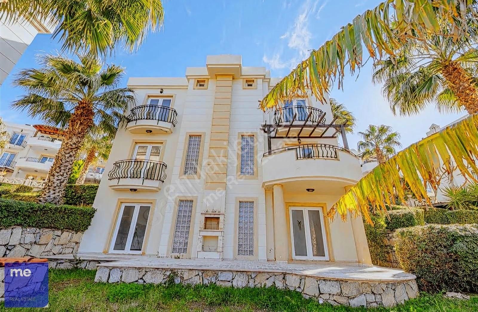 Konacık'ta Muhteşem Lokasyon 3+2 Tripleks Villa