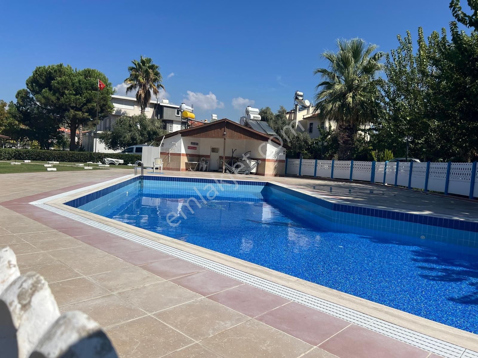 Kuşadası’nda Havuzlu Sitede Bahçeli Satılık Yaz - Görsel 2