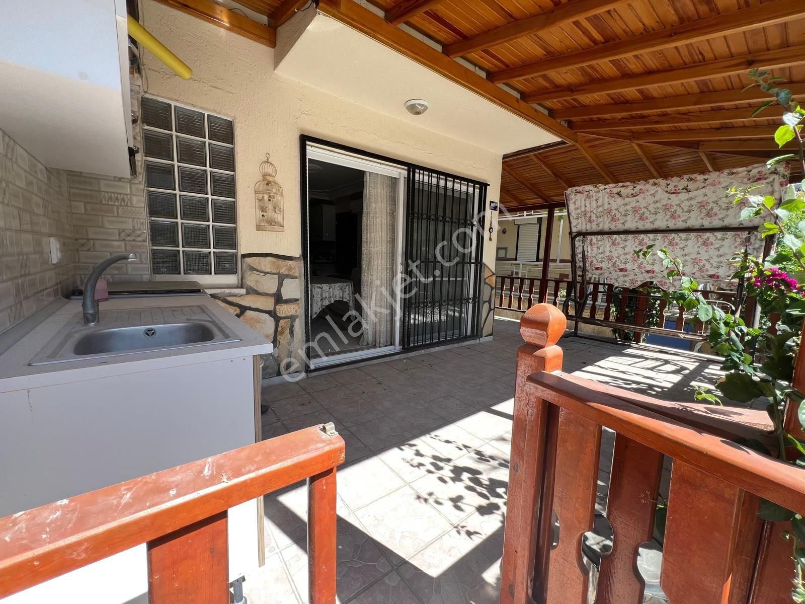 Kuşadası’nda Havuzlu Sitede Bahçeli Satılık Yaz - Görsel 4