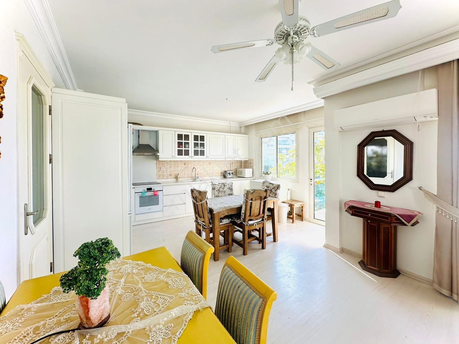 Kuşadası Marinada Deniz Manzaralı Havuzlu Sitede - Görsel 3