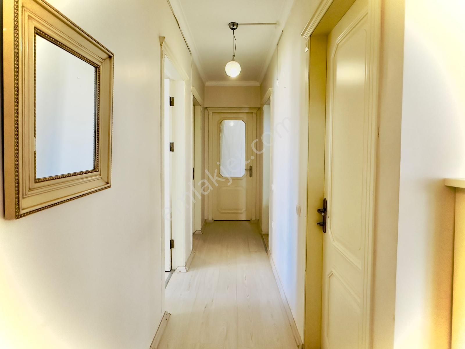 Kuşadası Marinada Deniz Manzaralı Havuzlu Sitede - Görsel 10