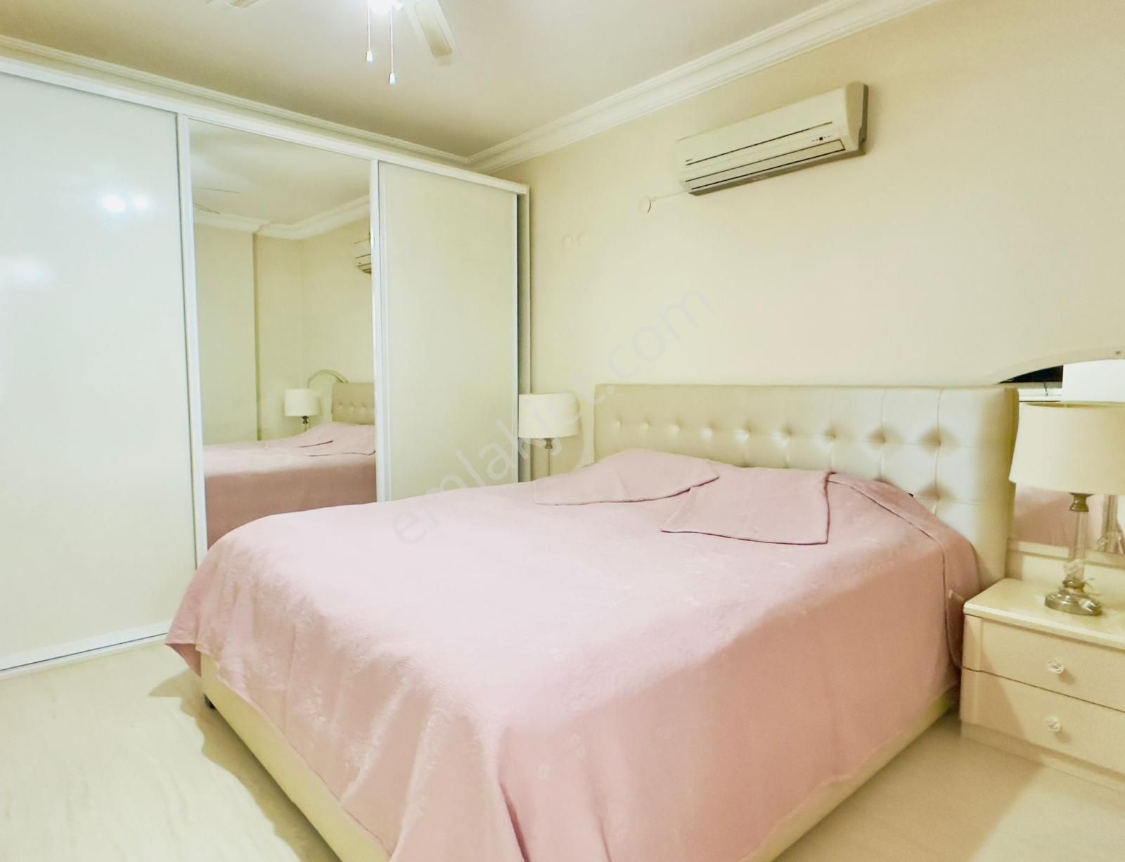 Kuşadası Marinada Deniz Manzaralı Havuzlu Sitede - Görsel 19