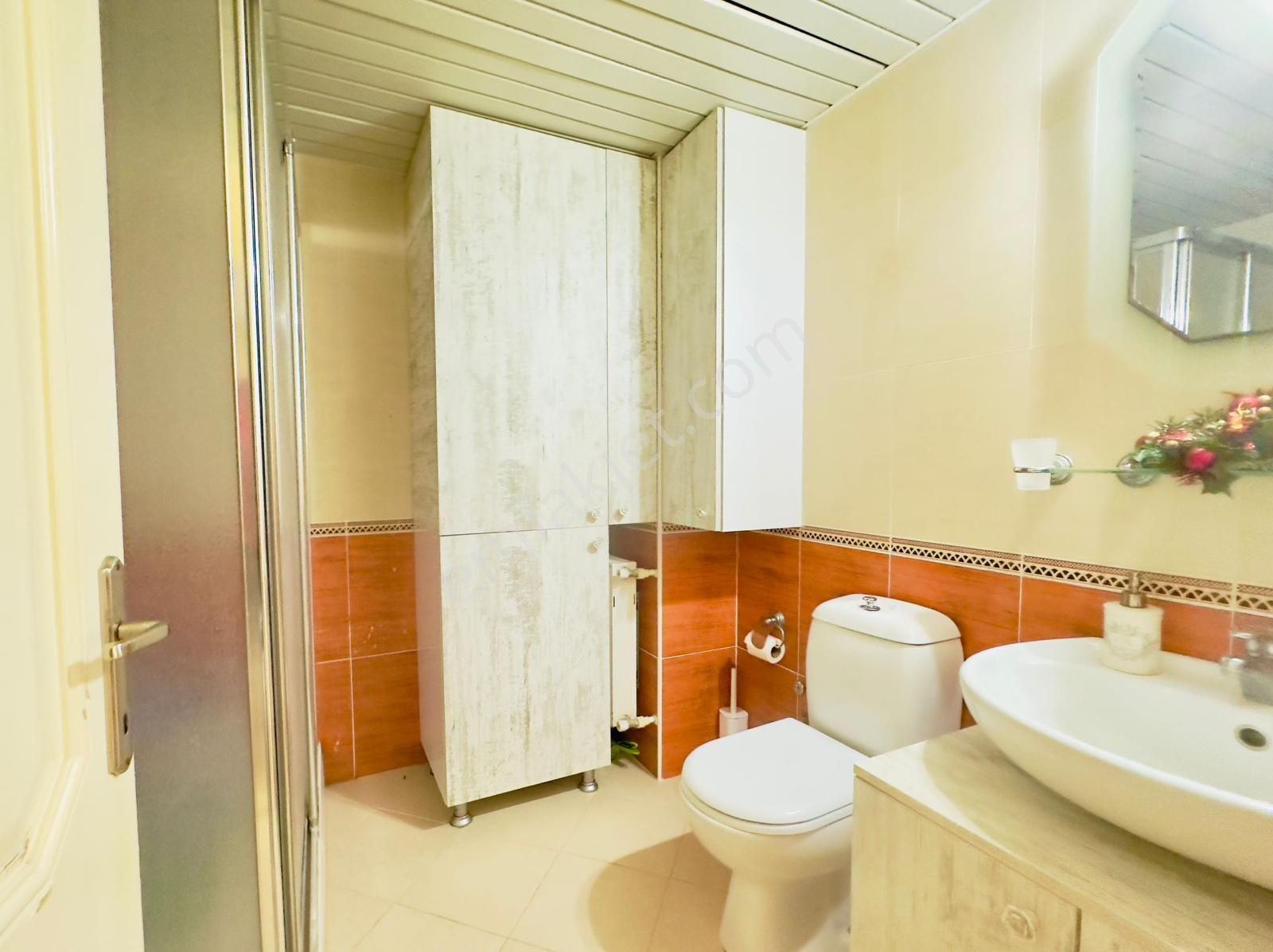 Kuşadası Marinada Deniz Manzaralı Havuzlu Sitede - Görsel 13