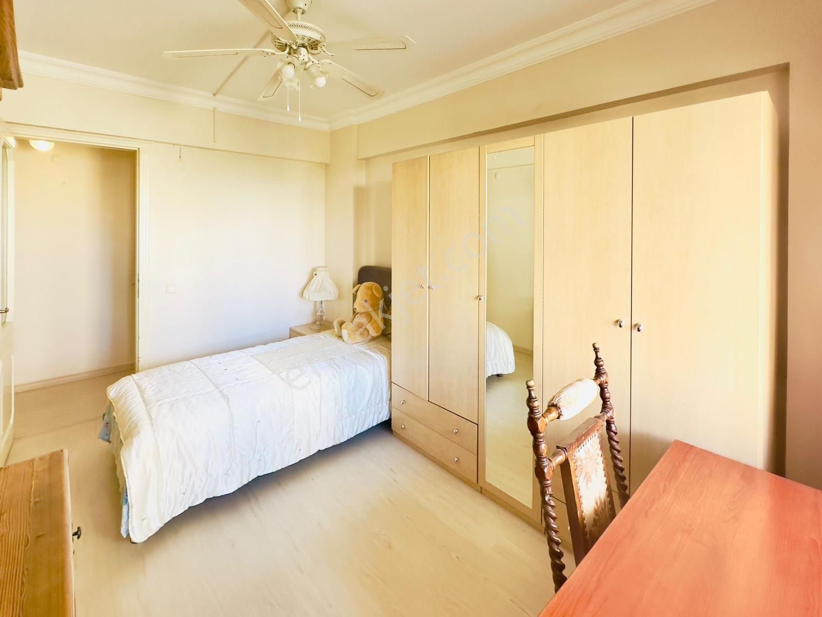 Kuşadası Marinada Deniz Manzaralı Havuzlu Sitede - Görsel 12