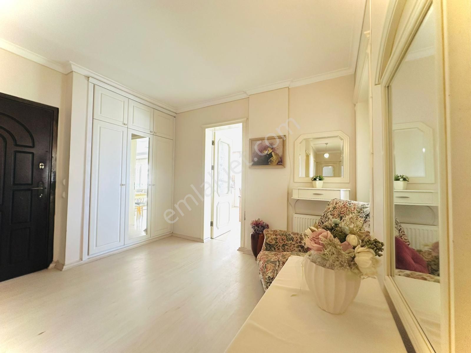 Kuşadası Marinada Deniz Manzaralı Havuzlu Sitede - Görsel 14