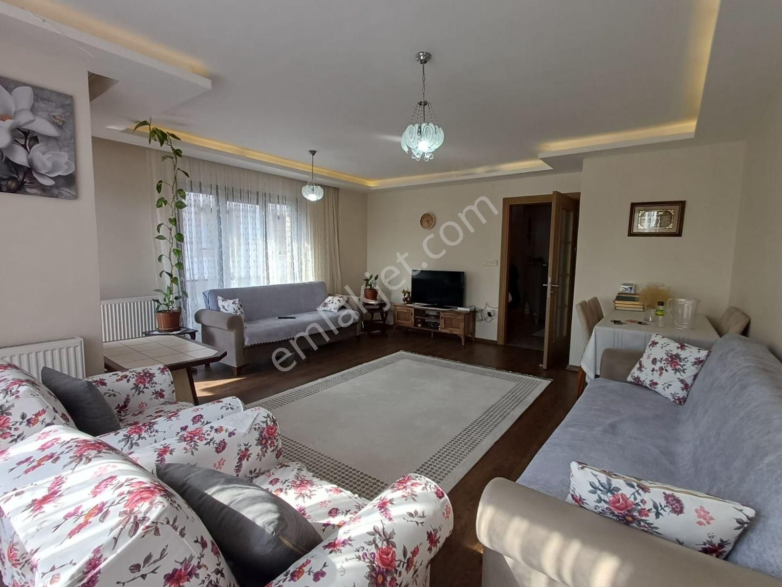 Mertcan Dan Adnan Kahveci Cad Yürüme 4+2 Ebeveyn Banyolu - Teraslı Dubleks