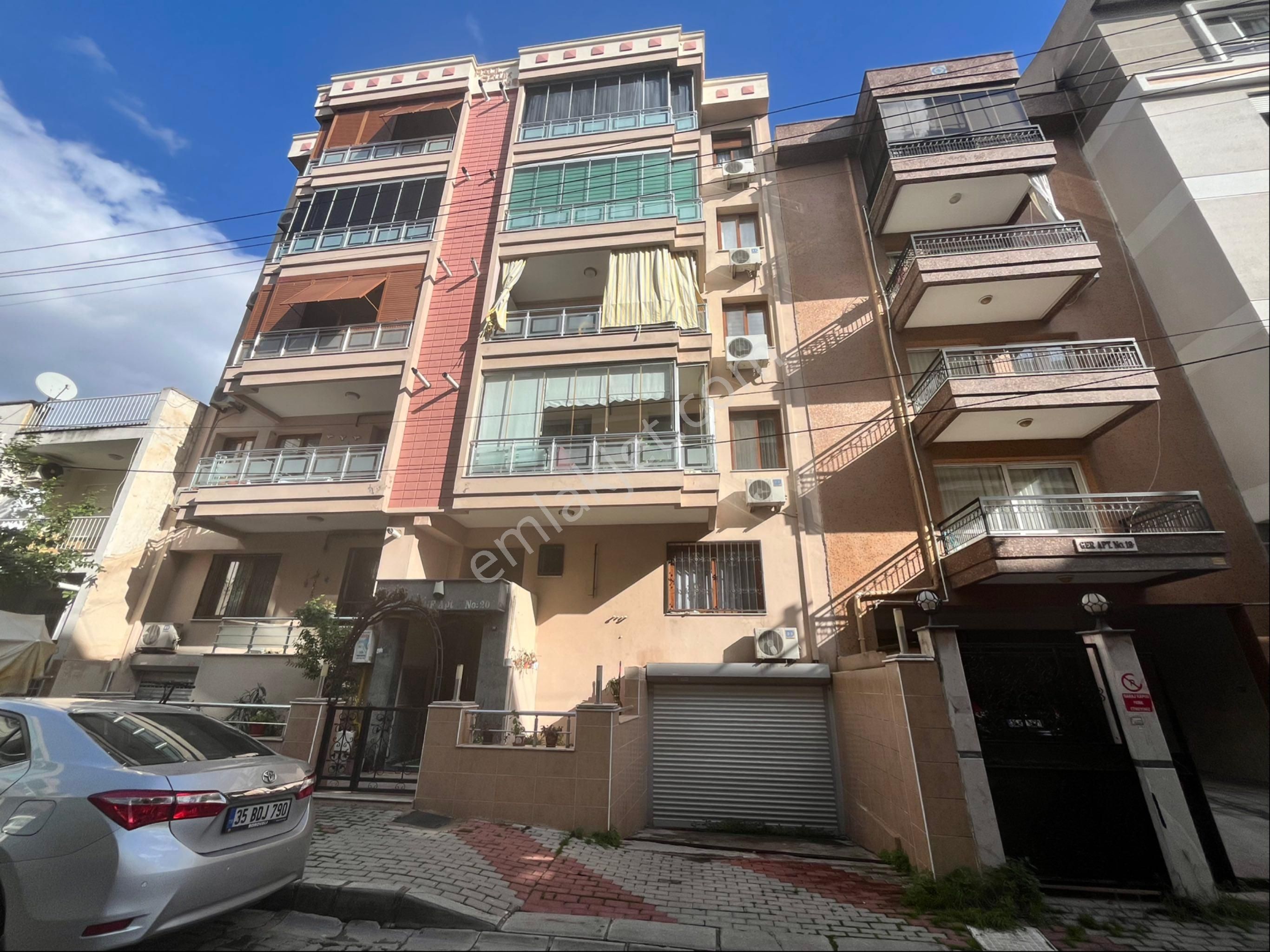 Karşıyaka Nergiz Çarşısına İzbana Yakın Stüdyo Daire