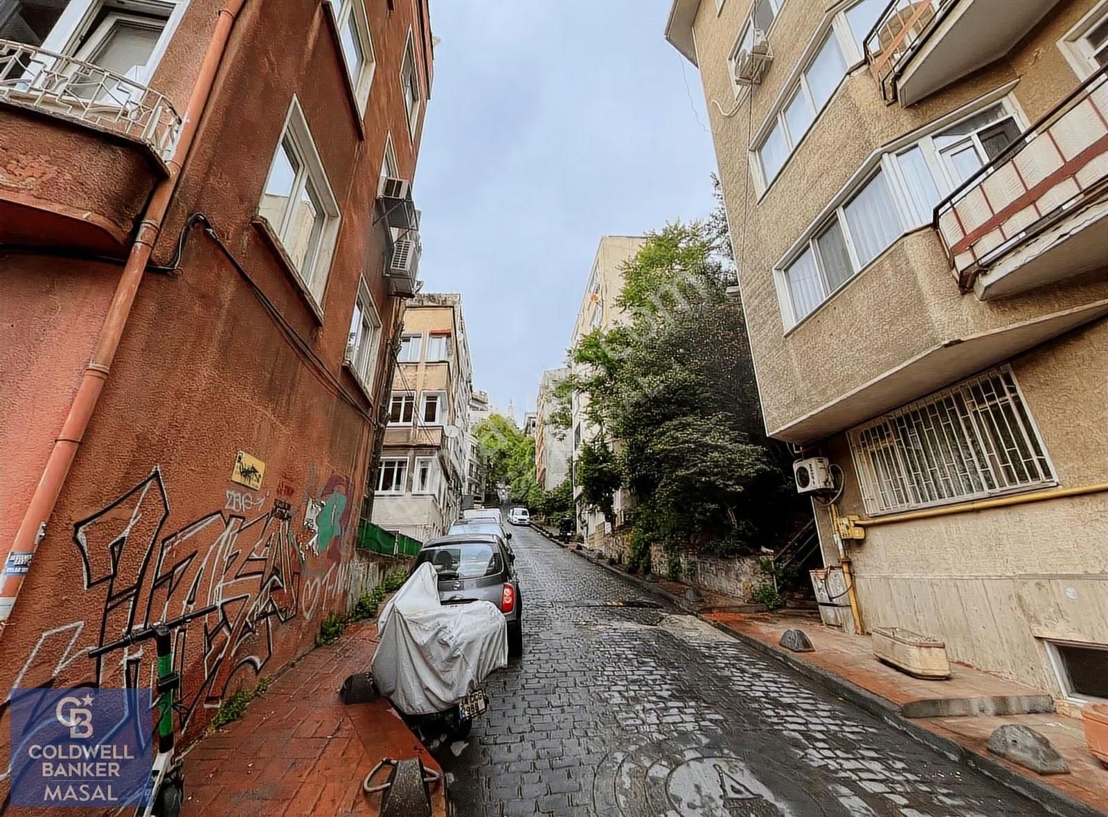 Gümüşsuyu Yenilenmiş 2+1 Kiralık Bahçeli Kullanışlı Daire - Görsel 10