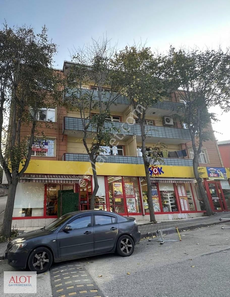 Cadde Üstü 3+1 Kullanışlı Ve Ferah Daire