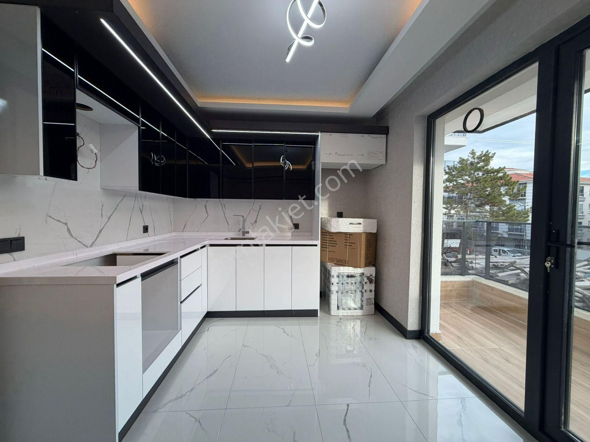 Öz.maşallah'dan Tam Yatırımlık Yüksek Kira Getirili Fırsat Daire - Görsel 2