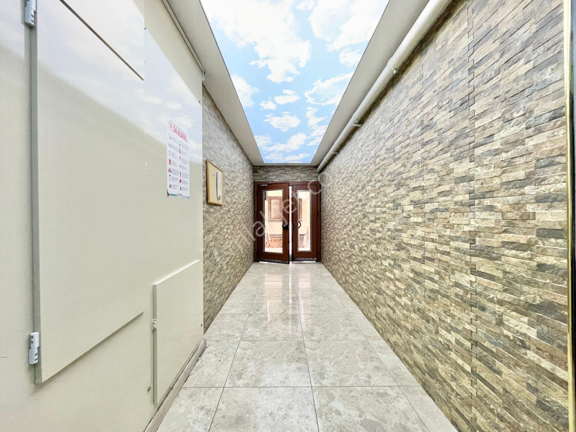 Berkay Demirel'den Altınkumda Lüks Tasarımlı Geniş Balkonlu 2+1 Daire - Görsel 3