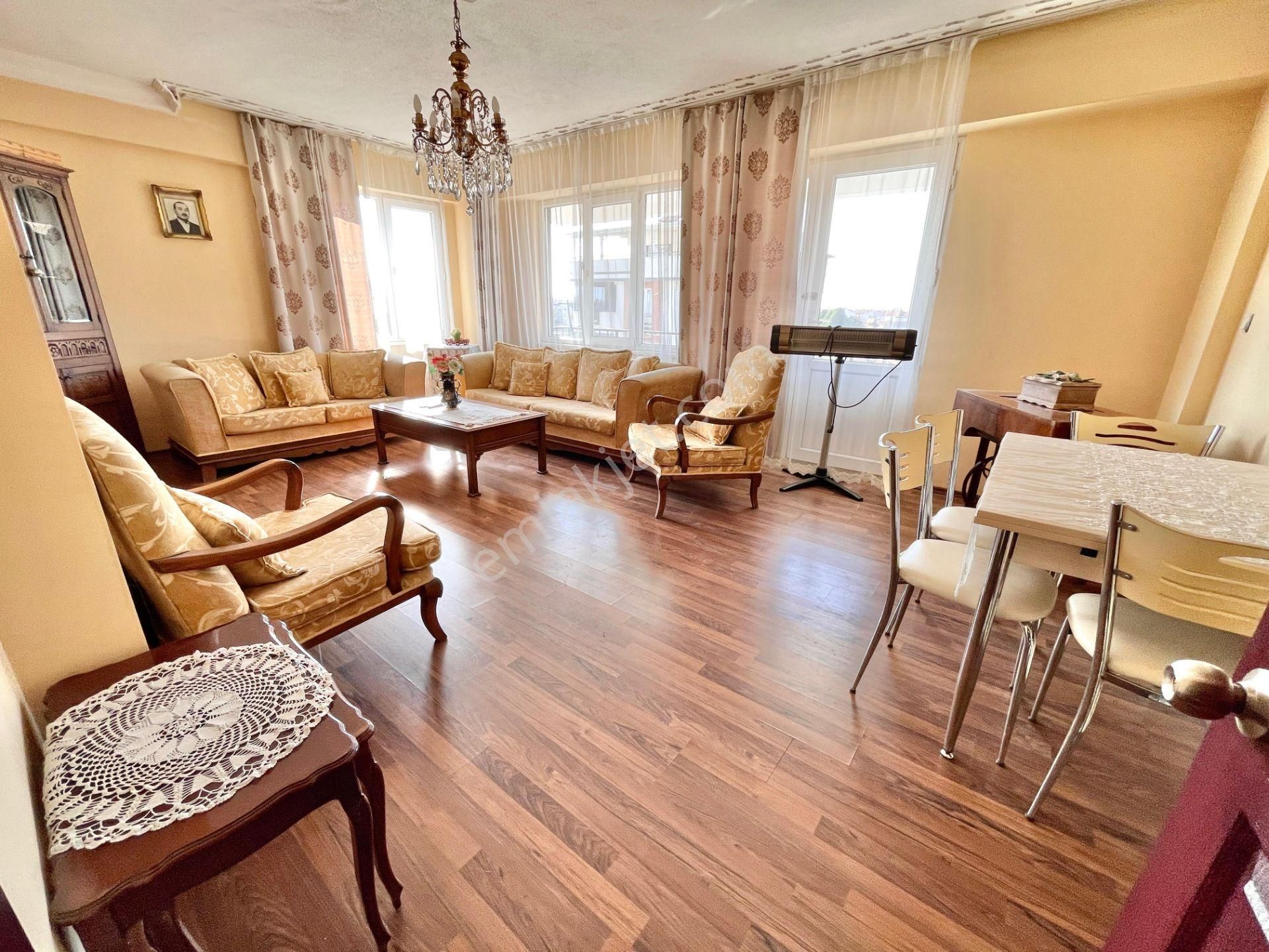 Berkay Demirel'den Akçay Merkezde Full Eşyalı Ön Cephe 3+1 Daire - Görsel 9