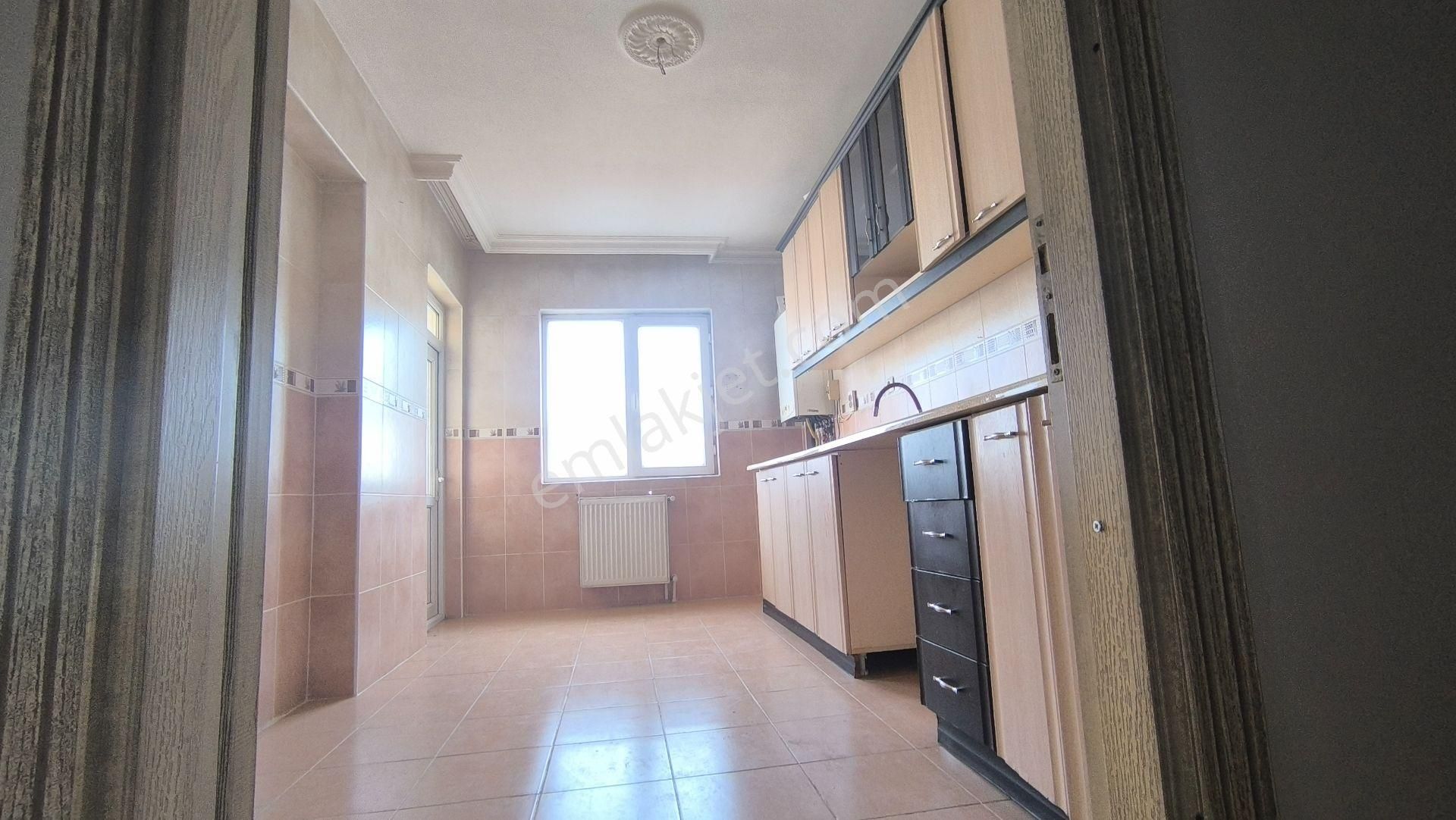 Yılmaz Gayrimenkulden Cadde Uzerı Asansorlü Kacırılmayacak 3+1 Fırsat Dairesi - Görsel 6