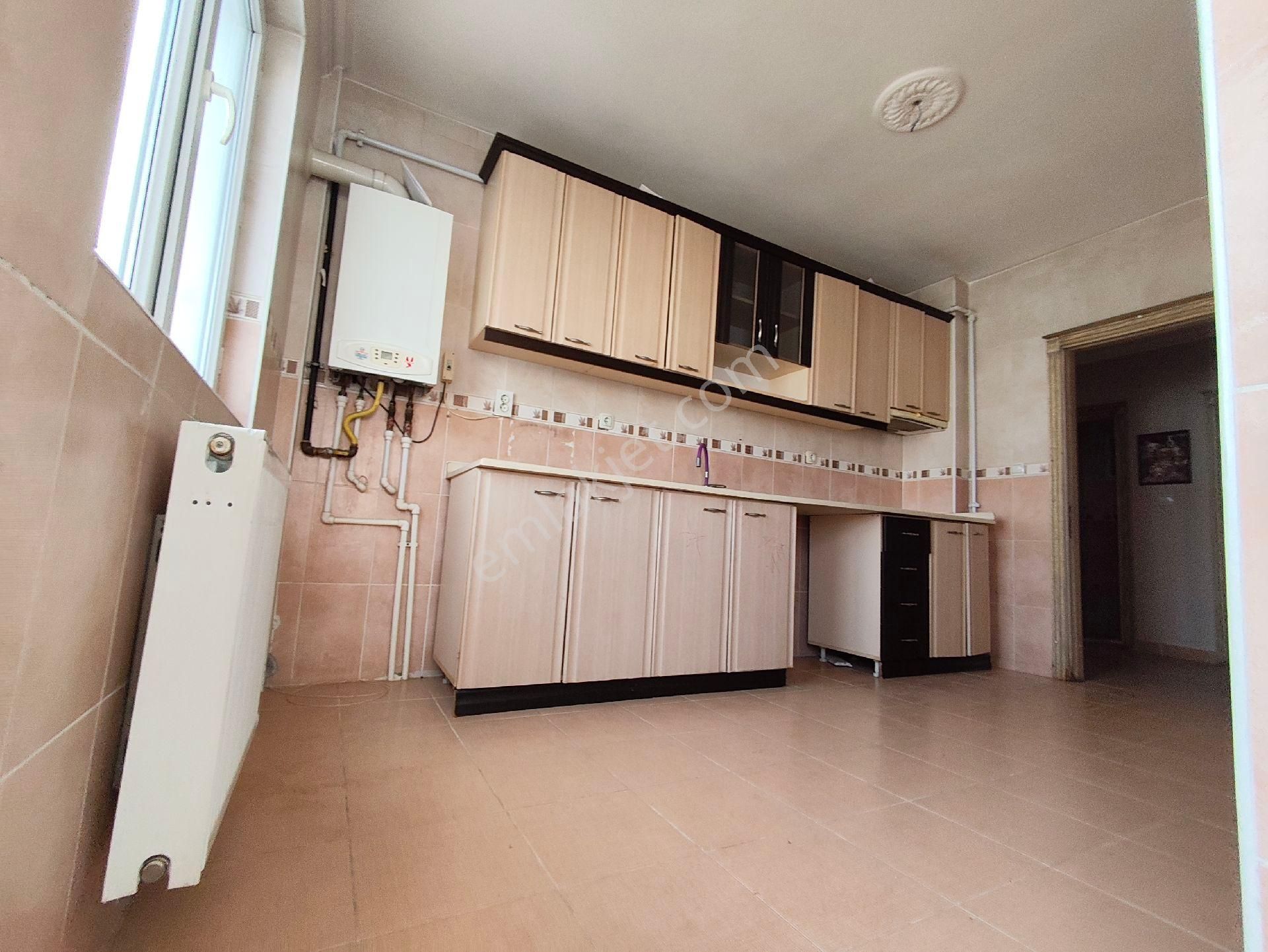 Yılmaz Gayrimenkulden Cadde Uzerı Asansorlü Kacırılmayacak 3+1 Fırsat Dairesi - Görsel 13