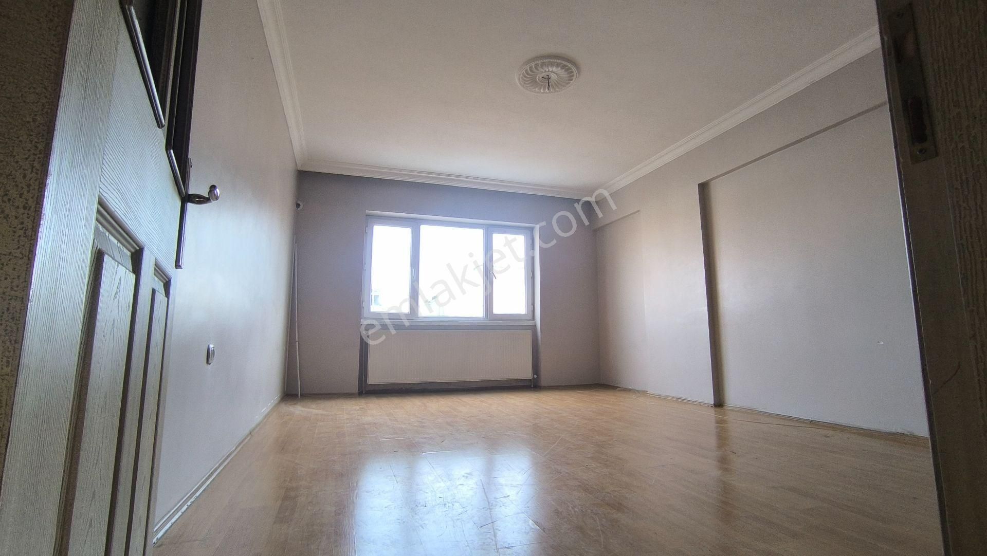 Yılmaz Gayrimenkulden Cadde Uzerı Asansorlü Kacırılmayacak 3+1 Fırsat Dairesi - Görsel 3