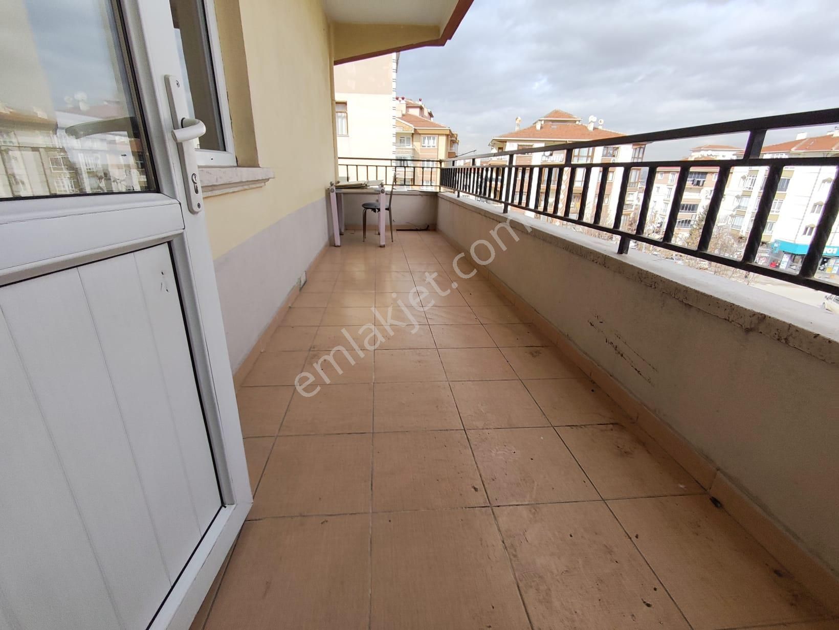 Yılmaz Gayrimenkulden Cadde Uzerı Asansorlü Kacırılmayacak 3+1 Fırsat Dairesi - Görsel 4