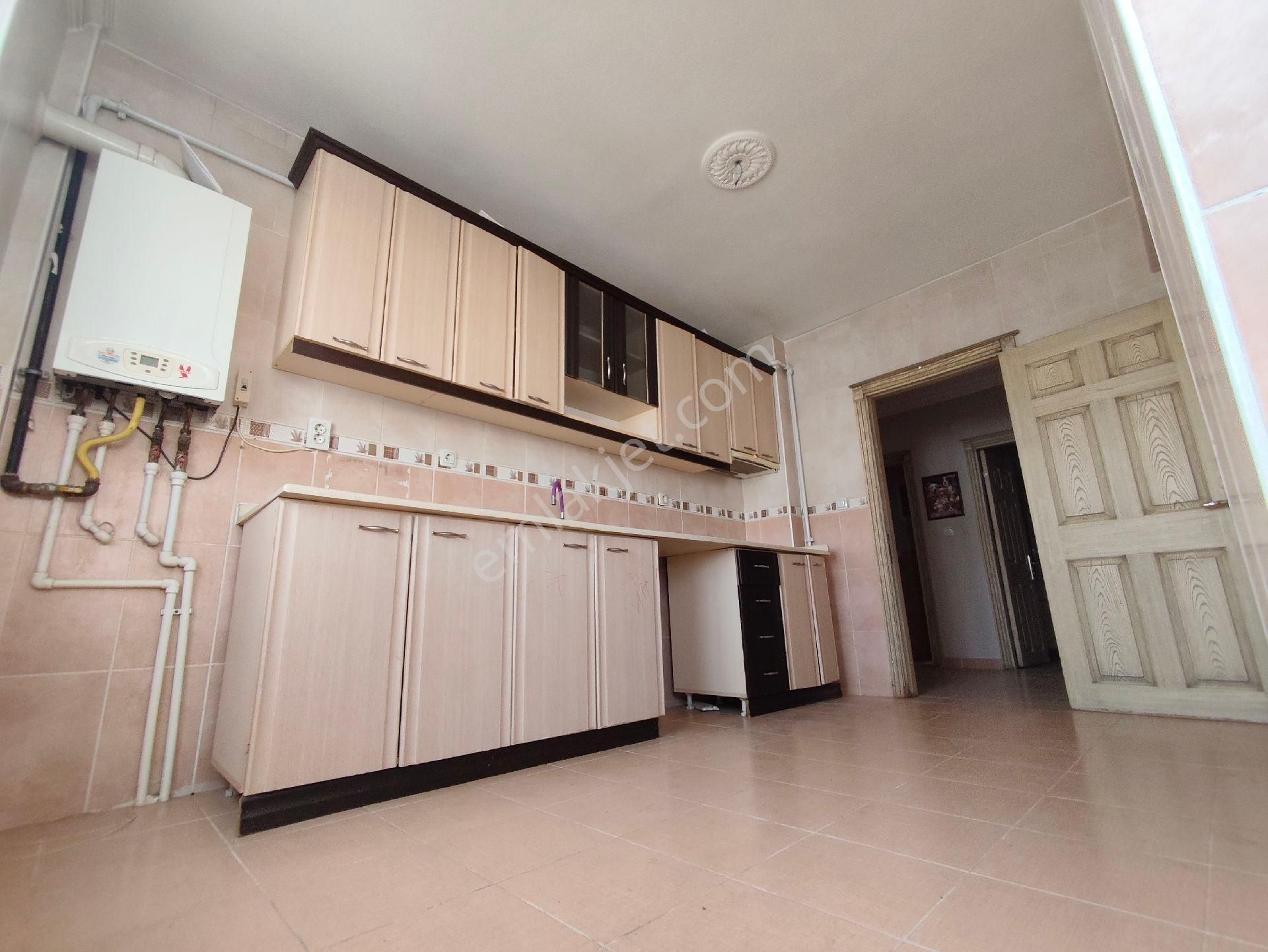 Yılmaz Gayrimenkulden Cadde Uzerı Asansorlü Kacırılmayacak 3+1 Fırsat Dairesi - Görsel 23