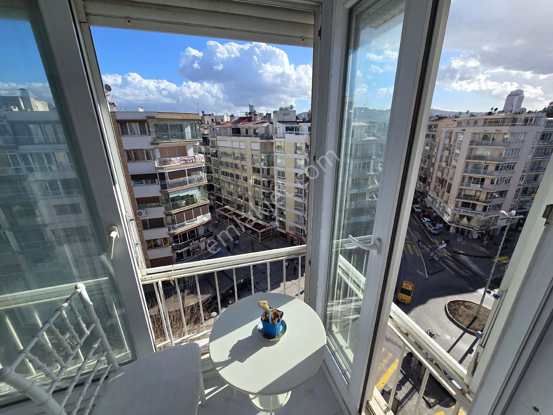 Alsancak Gündoğdu Meydanında Satılık 2+1 Daire - Görsel 18