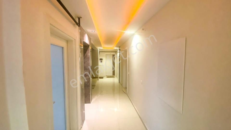 Kuşadası Marinada Deniz Manzaralı 2+1 - Görsel 6