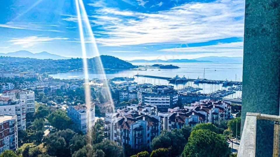 Kuşadası Marinada Deniz Manzaralı 2+1