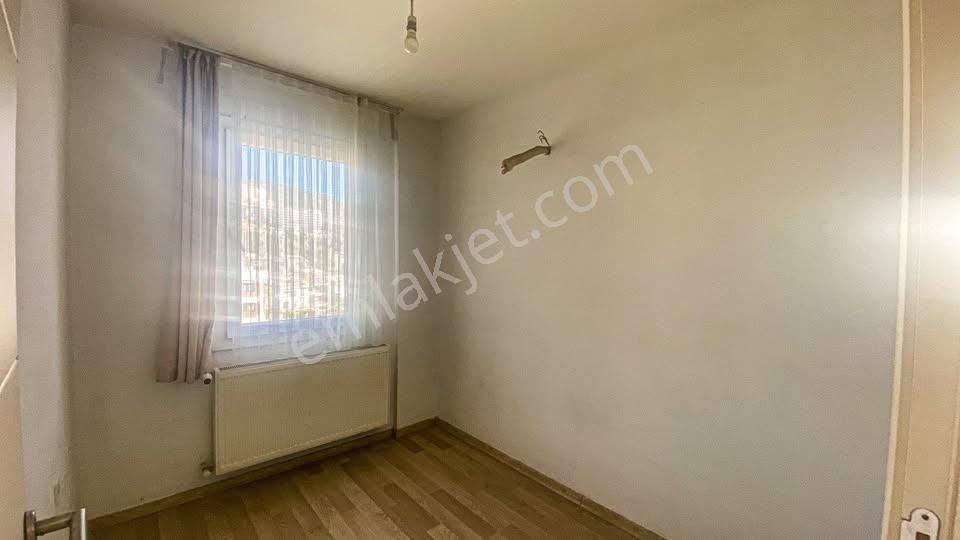 Kuşadası Marinada Deniz Manzaralı 2+1 - Görsel 9