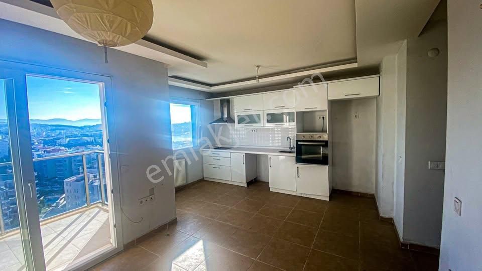 Kuşadası Marinada Deniz Manzaralı 2+1 - Görsel 2