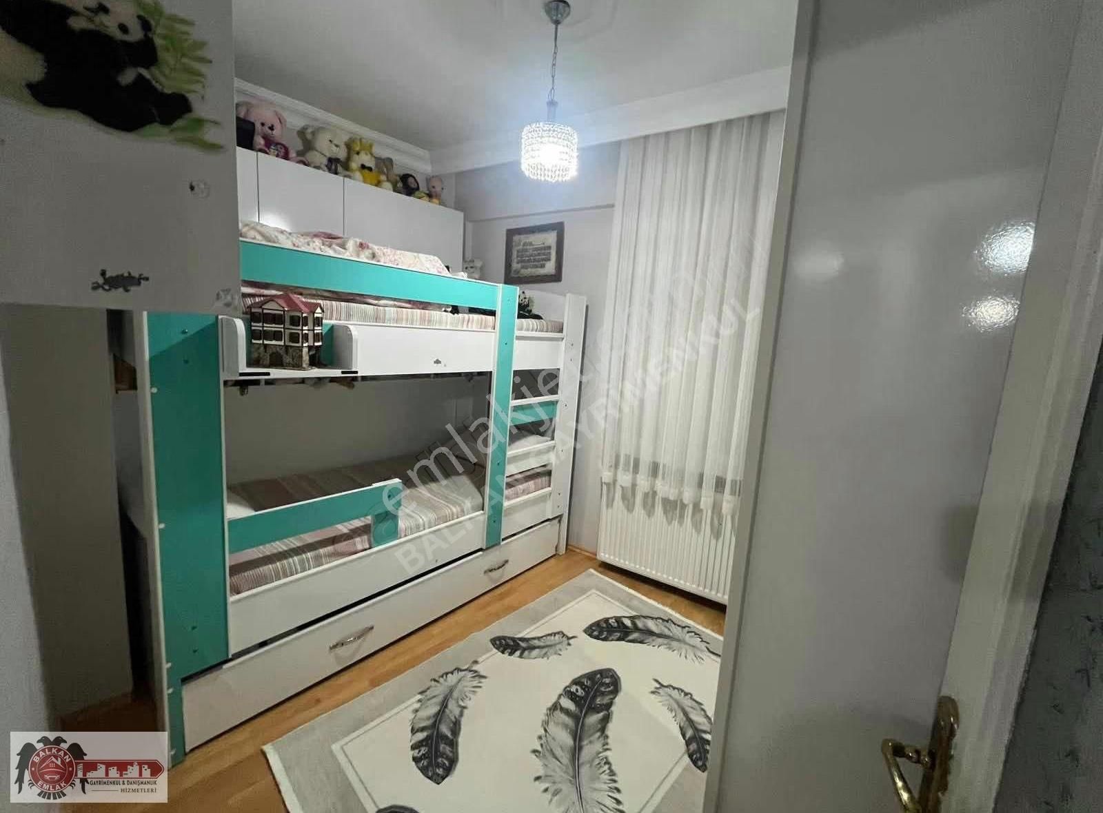 Bayrampaşa Orta Mah. Bağlar Cad. Çok Yakın 2+1 Satılık Daire - Görsel 4