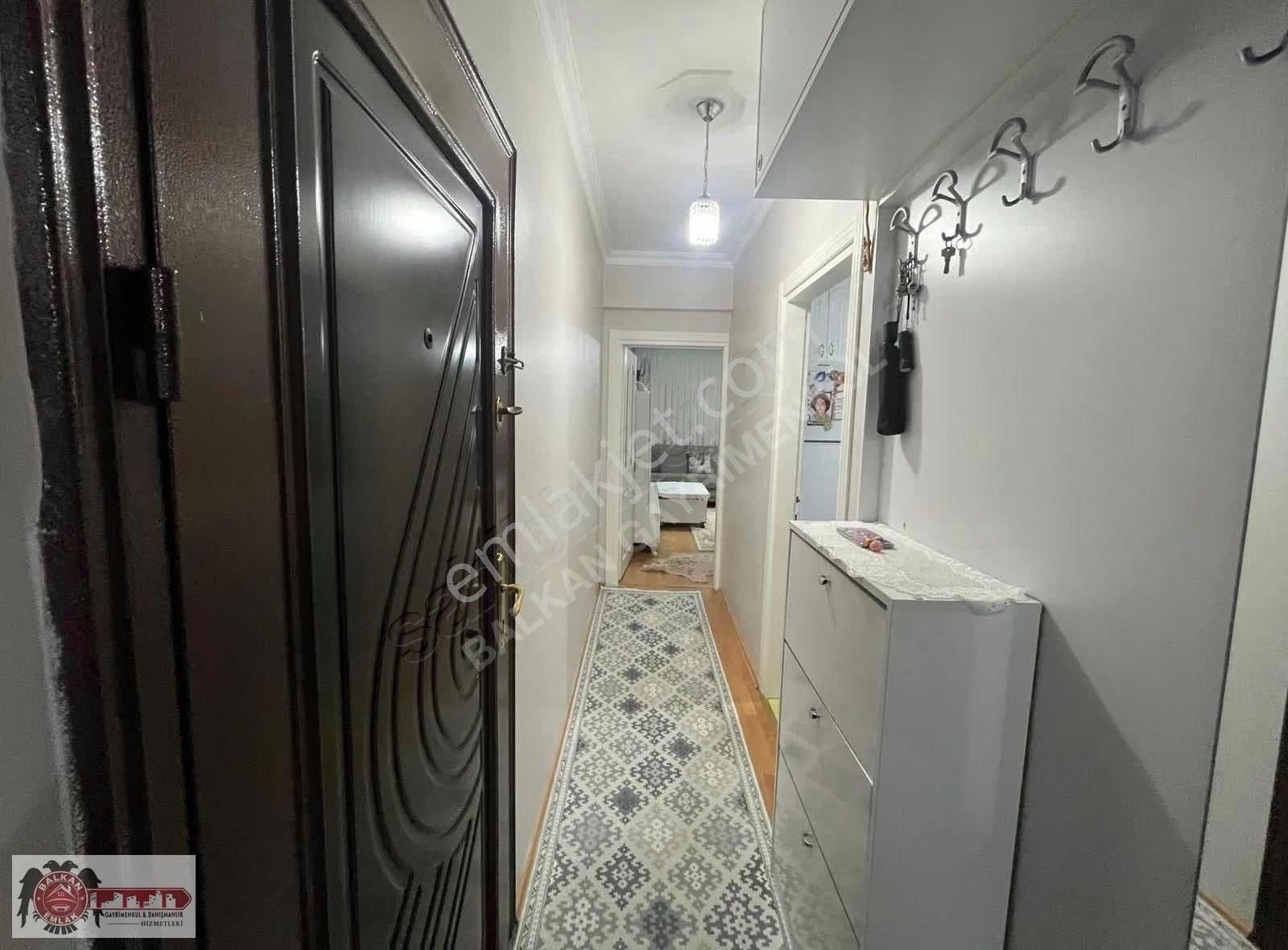 Bayrampaşa Orta Mah. Bağlar Cad. Çok Yakın 2+1 Satılık Daire - Görsel 2