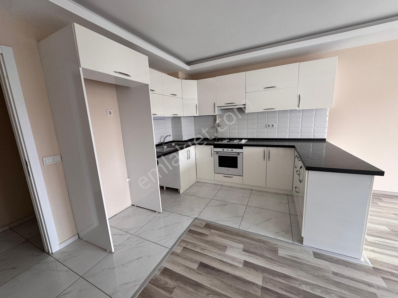 Kuşadası Değirmendere Havuzlu Doğalgazlı Sitede 2+1