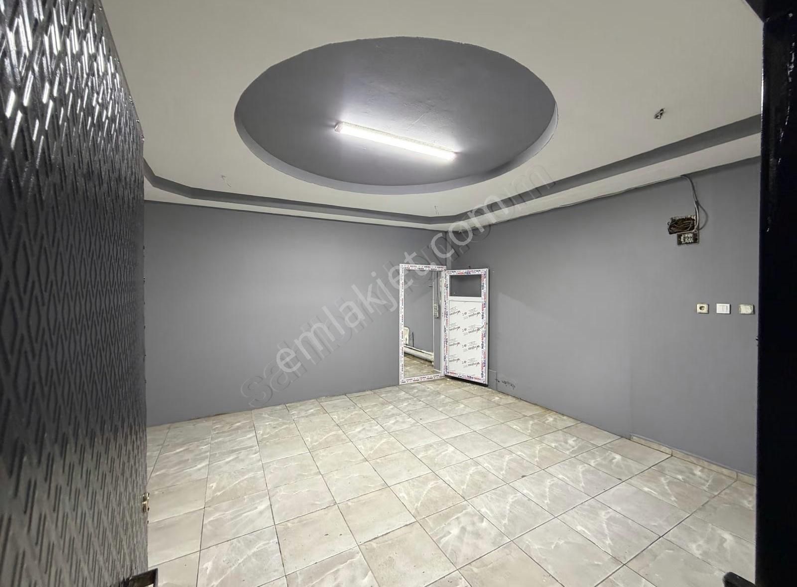 Yeşillik Caddesi'nde Kiralık Dükkan - 50m², Yüksek Tabela Değeri - Görsel 3
