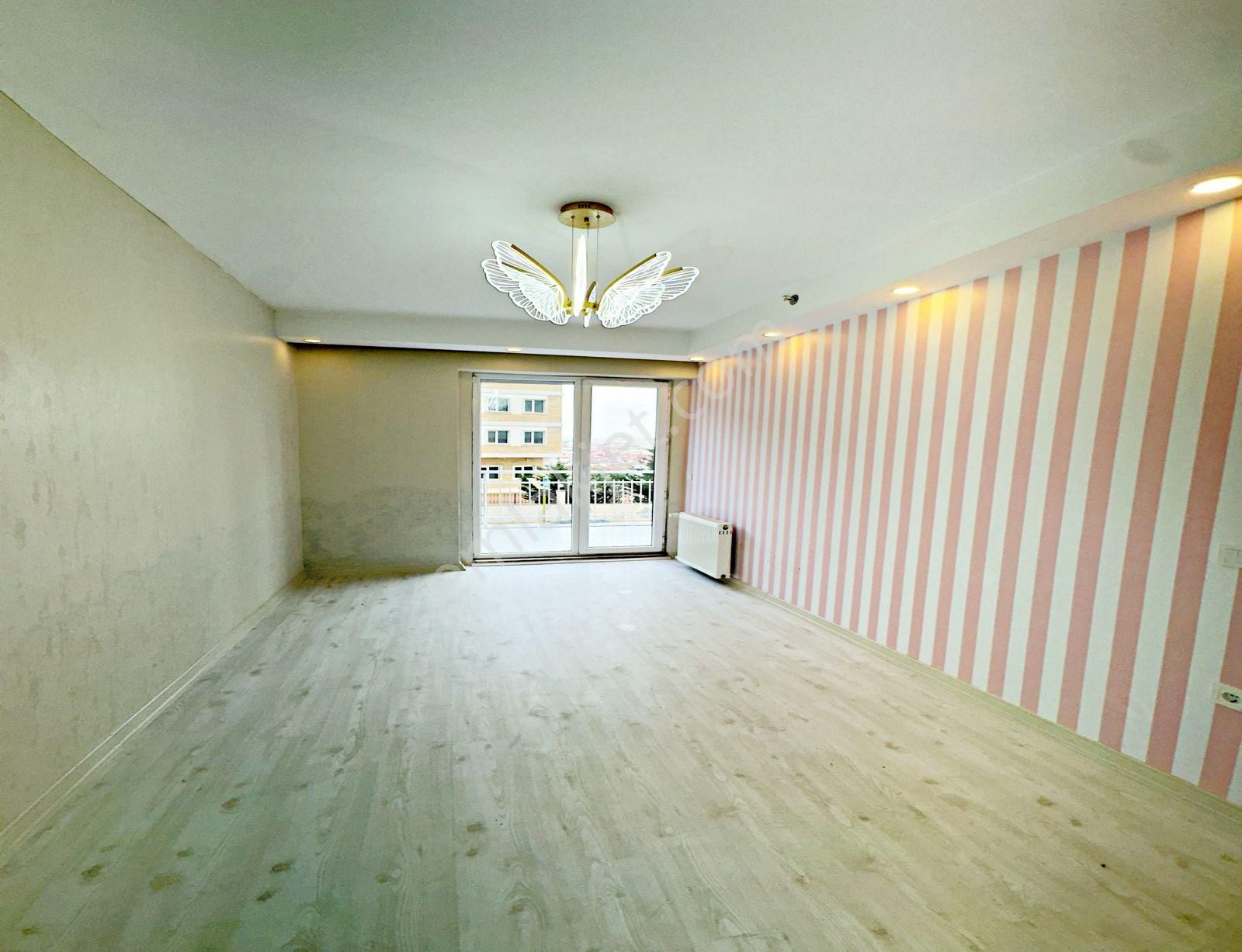 Metrobüse Yürüme Mesafesi Teraslı 2+1 Siteiçi Daire - Görsel 21