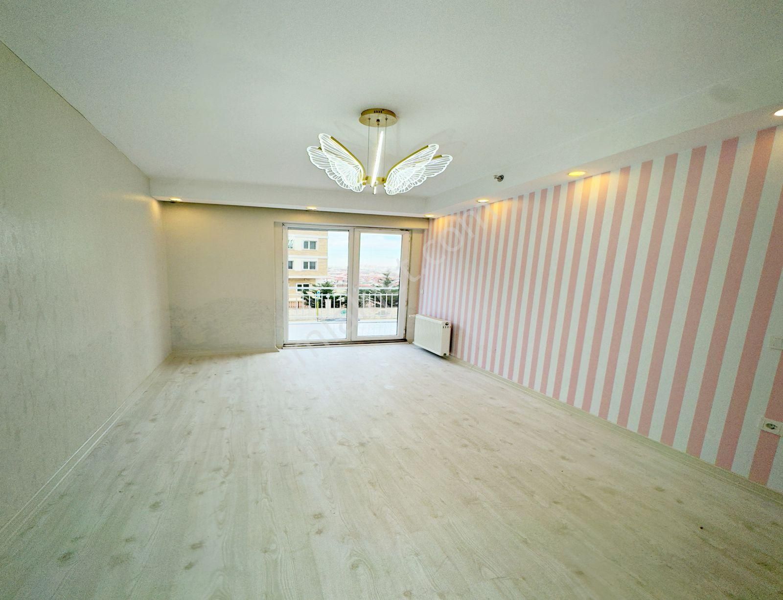 Metrobüse Yürüme Mesafesi Teraslı 2+1 Siteiçi Daire - Görsel 7