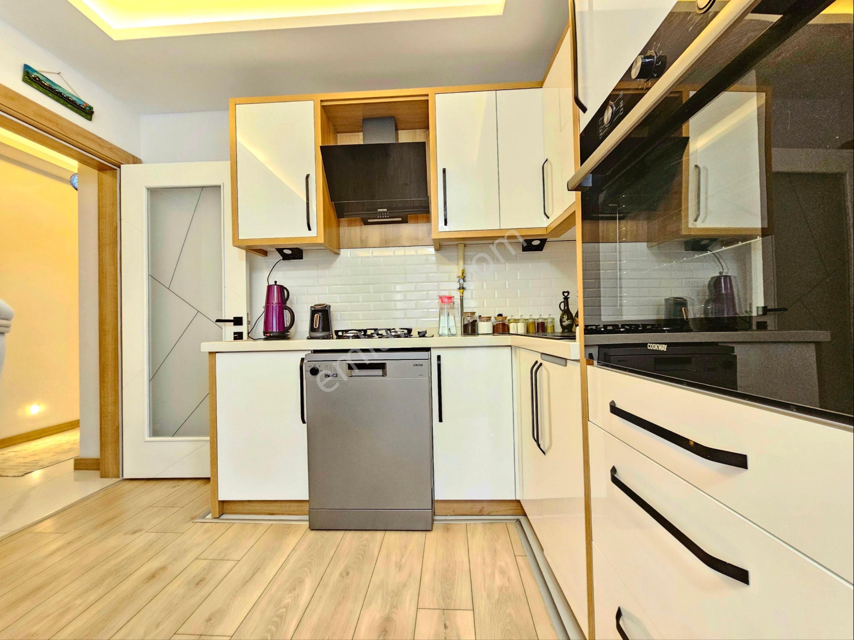 Gürsoy'dan Pazar Pazarında Denize 300m Full Eşyalı Ön Cephe 1+1 - Görsel 15