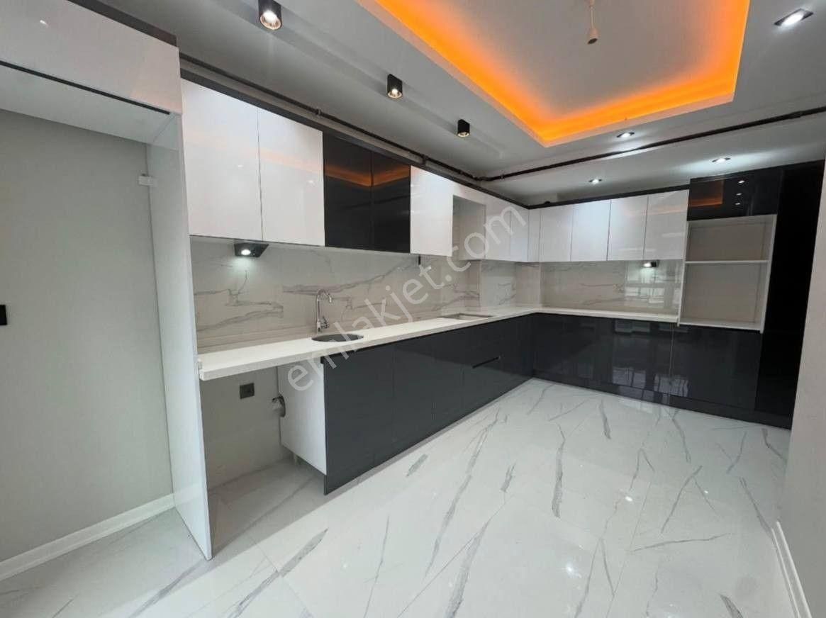 Avcılar Cihangir Mah Sahibinden Aile Binasında Kiralık 2+1 Daire - Görsel 2